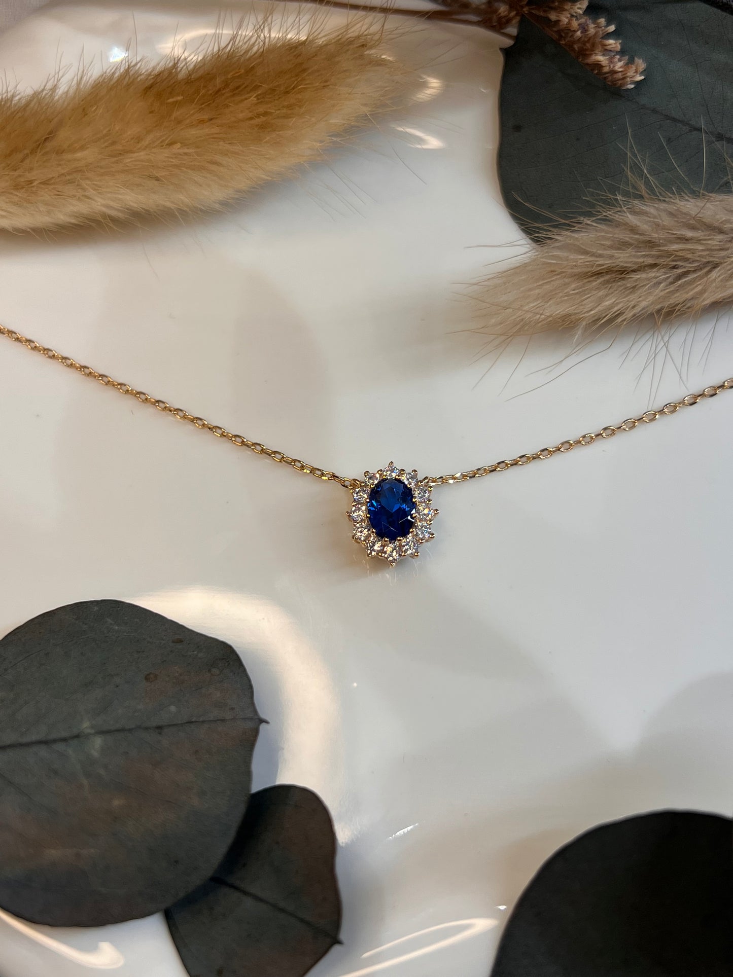 COLLIER KATE