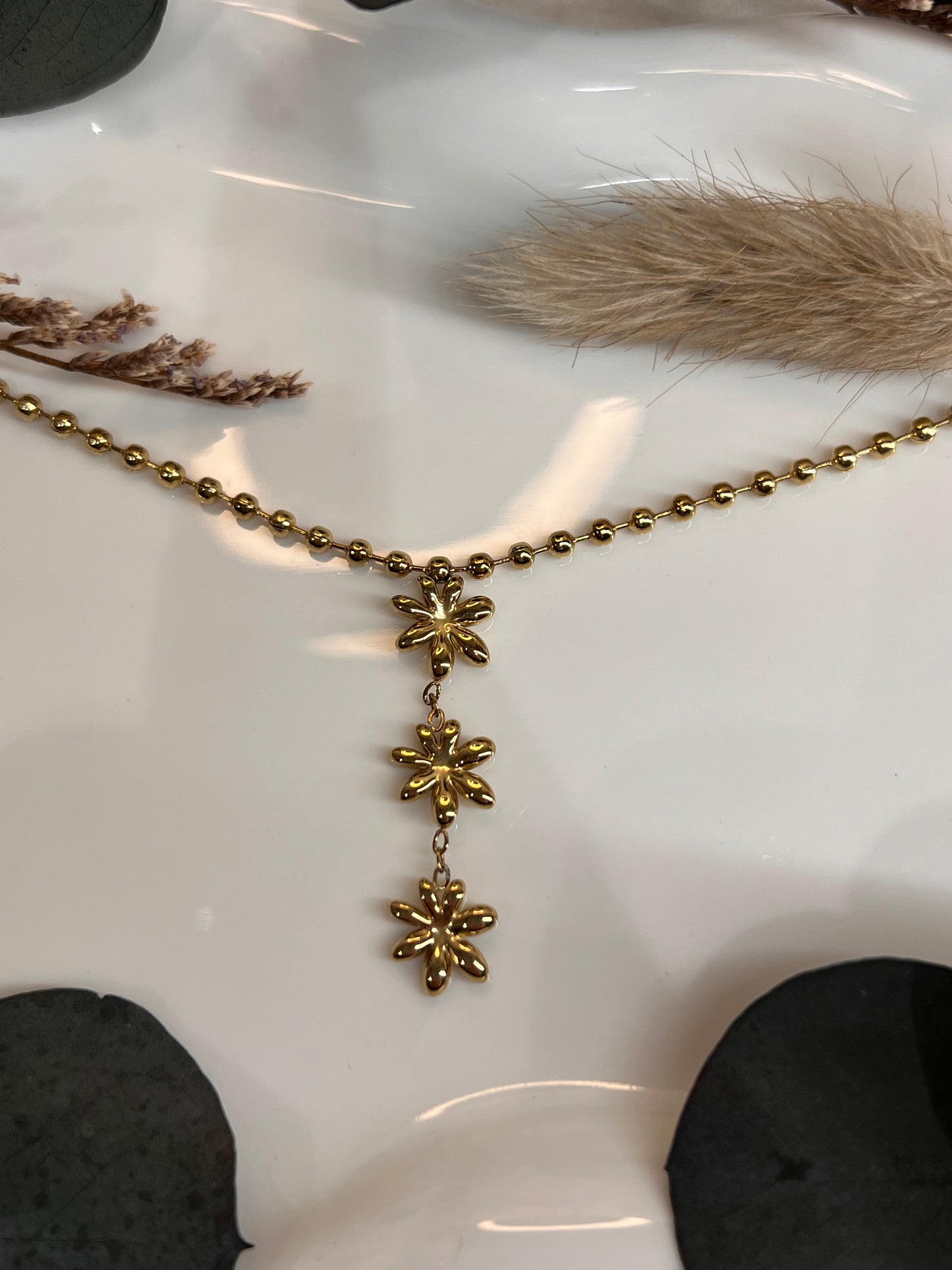 COLLIER NINA