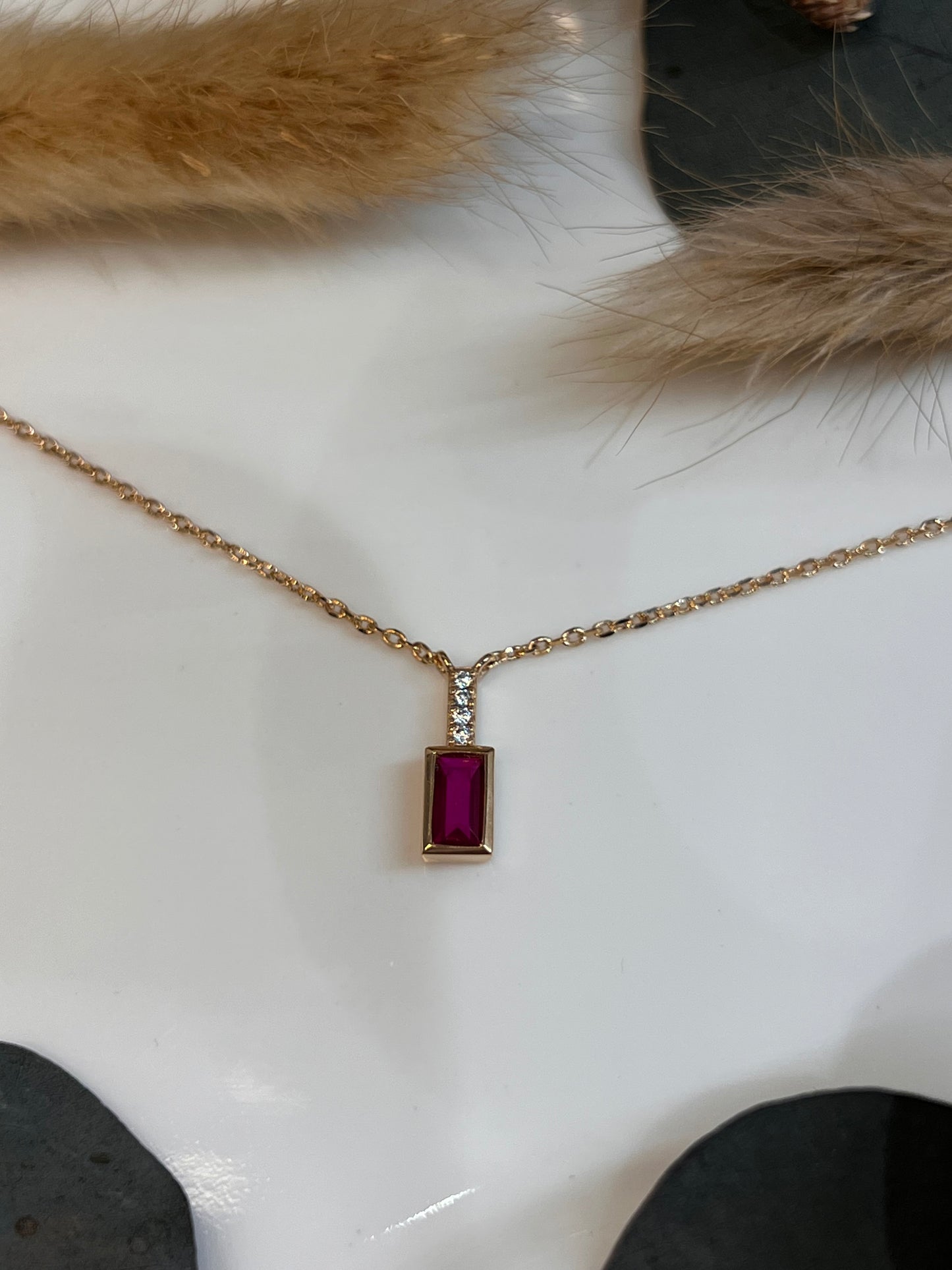 COLLIER YULIA