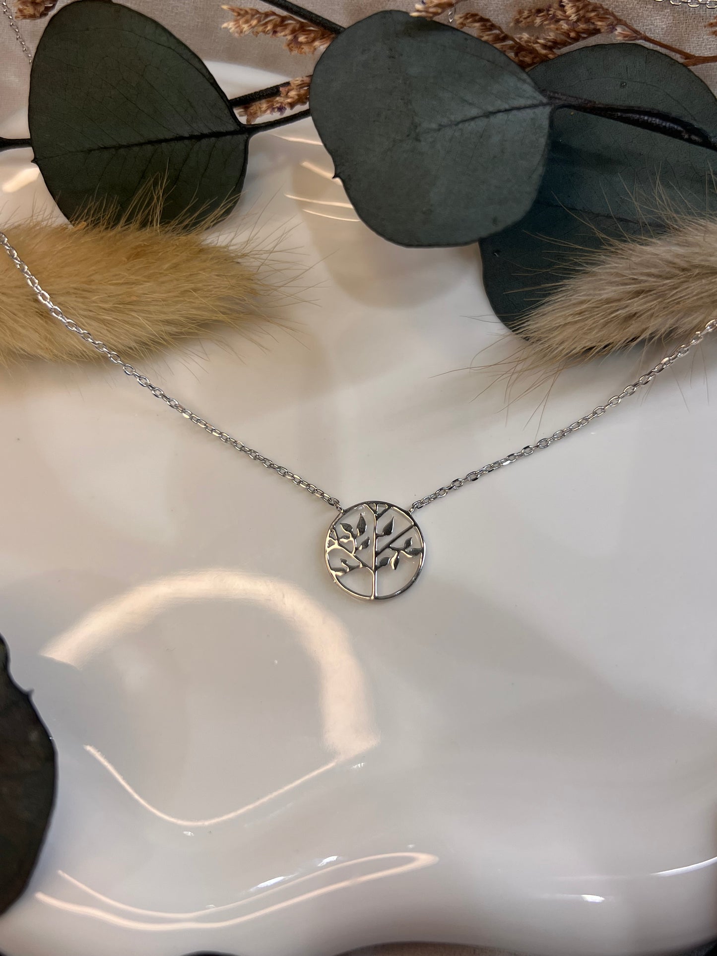 COLLIER LYA